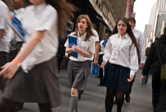 Yes, the uniform is worn in many schools in Madrid
